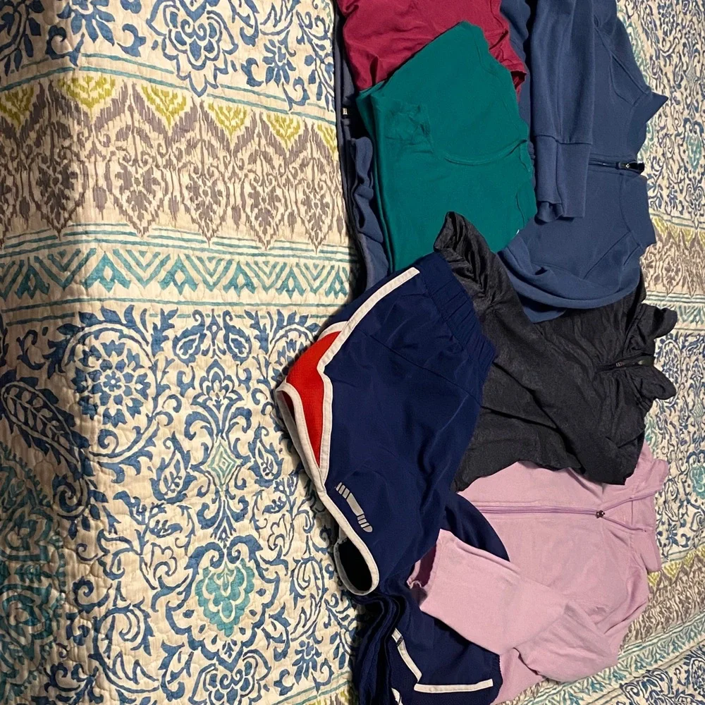 Tek Gear Women's jackets & Hoodies & shorts bundle -size medium - Picture 2 of 7